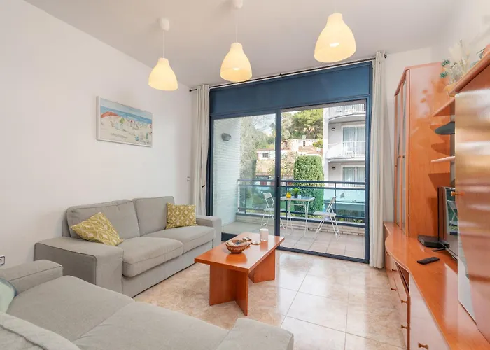 3 Min, Wifi, Air Conditioning, Garage! Apartment