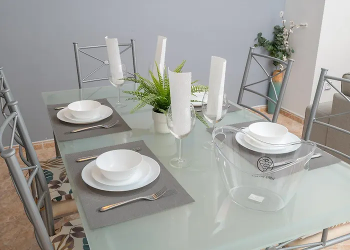 3 Min, Wifi, Air Conditioning, Garage! Apartment