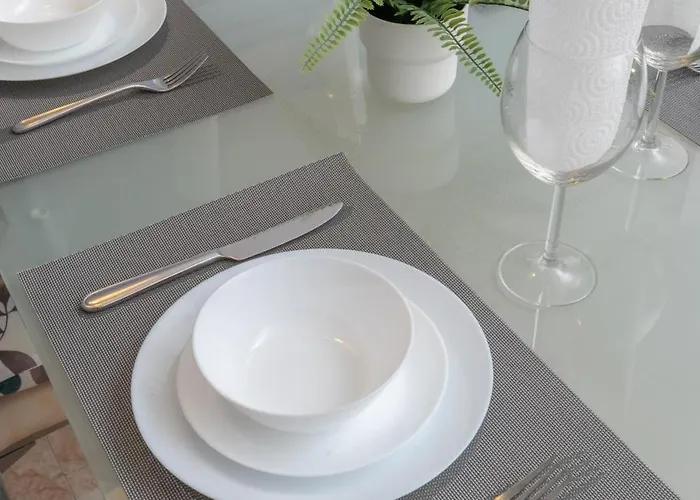 3 Min, Wifi, Air Conditioning, Garage! *