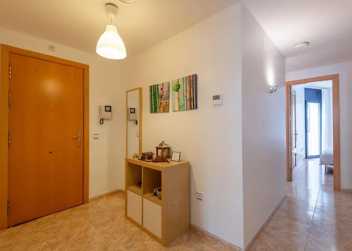 3 Min, Wifi, Air Conditioning, Garage! Apartment
