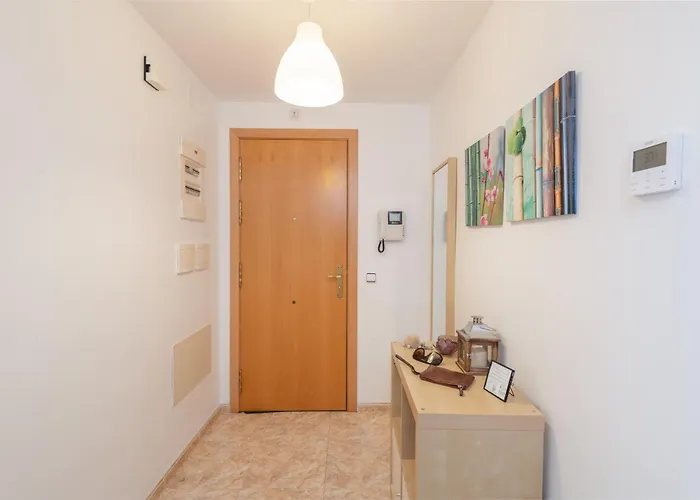 3 Min, Wifi, Air Conditioning, Garage! Apartment