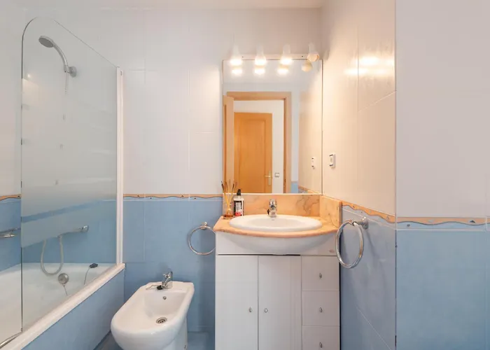 3 Min, Wifi, Air Conditioning, Garage!