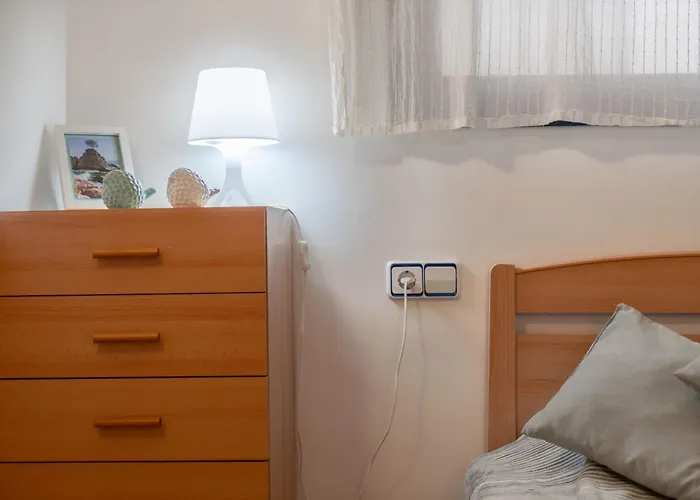 3 Min, Wifi, Air Conditioning, Garage! *