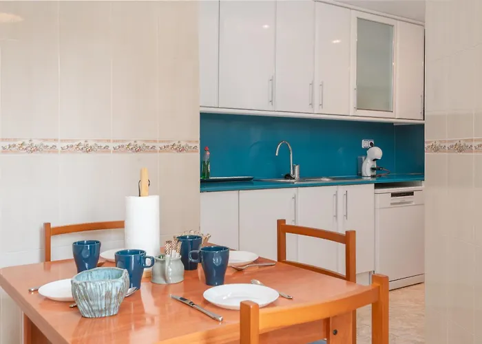 3 Min, Wifi, Air Conditioning, Garage!