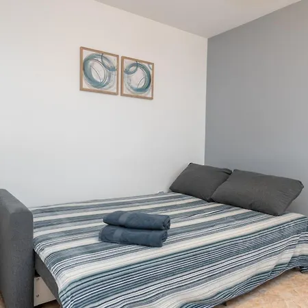 Lägenhet 3 Min, Wifi, Air Conditioning, Garage! *
